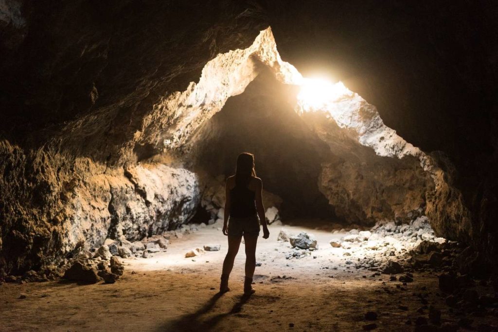 light-girl-sun-woman-formation-cave-42727-pxhere.com